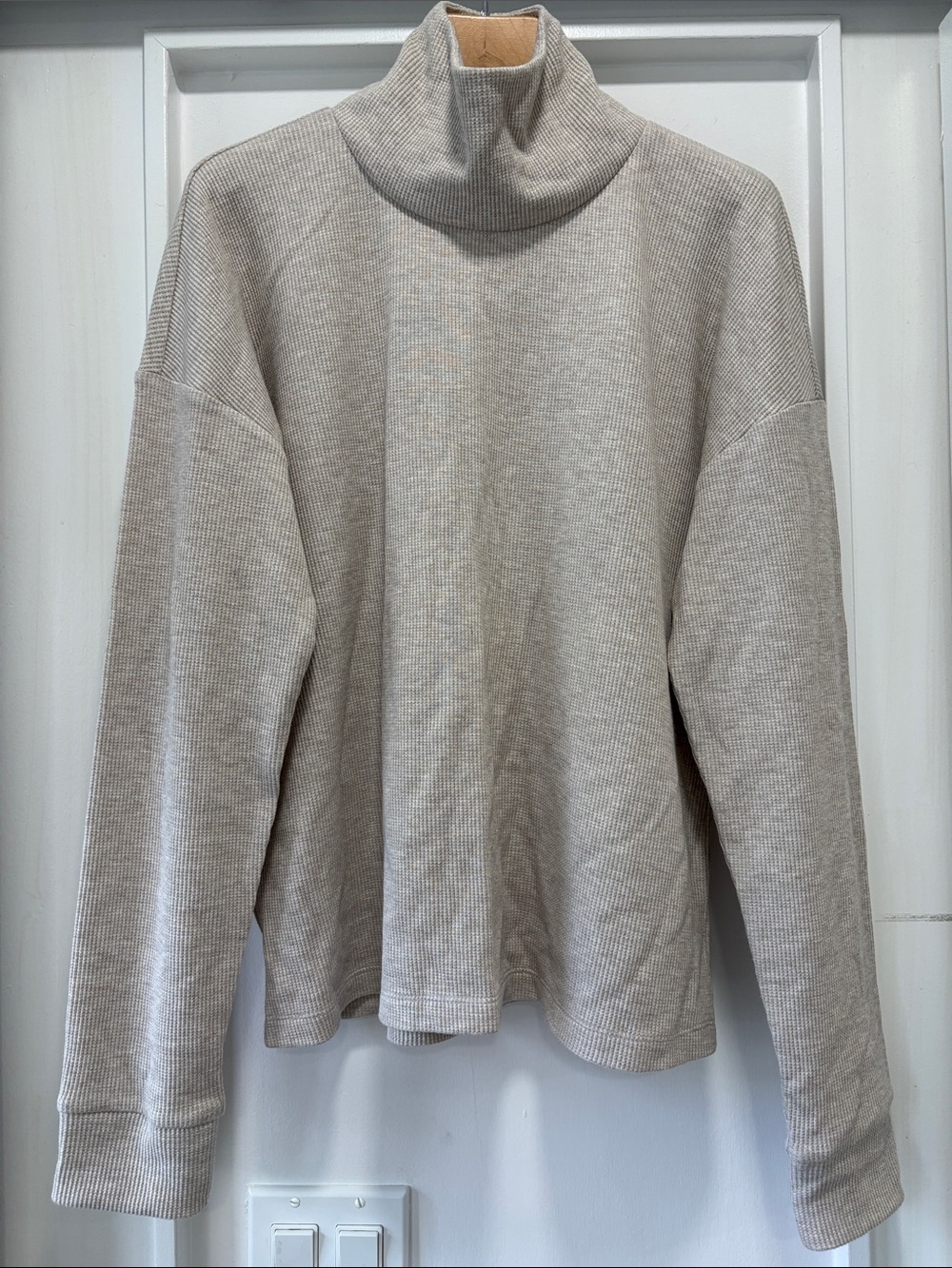 Ann Taylor Neutral Beige Waffle Knit Turtleneck Relaxed Sweatshirt Top Size M
